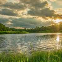 У реки :: Александр Филатов