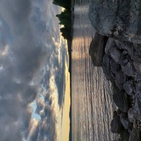 валуны на берегу озера, закат :: Артём 