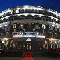 Здание отеля «Чарушин» (гостиница «Центральная») :: Лидия Бусурина