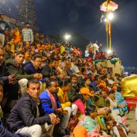 Просто сидят на набережной реки Ганга :: Георгий А