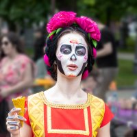 С мороженкой :: Александр 