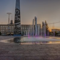 Вечер у фонтана :: Дмитрий Костоусов