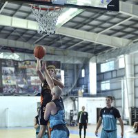 В борьбе под кольцом... :: Александр Гриднев