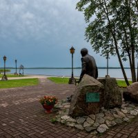 Памятник актёру театра и кино З.Е.Гердту (г.Себеж, Псковская область) :: Виктор Желенговский