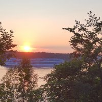 Закат  и пароход на  Неве. Снимала  Саша. :: Фотогруппа Весна