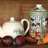 Натюрморт с грушами и сливами :: Андрей Заломленков