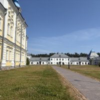 Келейные корпуса и монастырская библиотека... :: Наталия Павлова