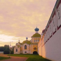 Летний вечер возле монастыря :: Сергей Кочнев
