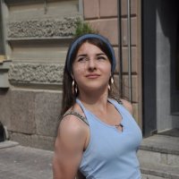 Девушка, скучаете? Девушка, бицепс которой был в толщину с две моих руки и поражал рельефом, сурово :: Лейла Башилова