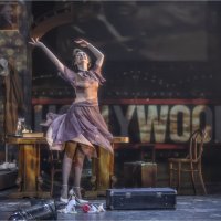 Актриса Елена Сохацкая в роли Мисс Поппенгул. :: Александр Максимов Актриса Елена Сохацкая в роли Мисс Поппенгул. :: Александр Максимов