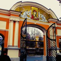 Ворота в Александро Невскую лавру :: Сергей Кочнев