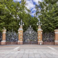 Резных оград узор чугунный :: Евгений 