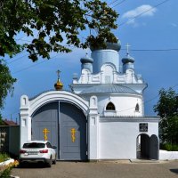 Алатырь. Западные ворота Киево-Николаевского Новодевичьего монастыря :: Пётр Чернега