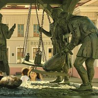 Скульптурная композиция «Городские весы» :: Глeб ПЛATOB