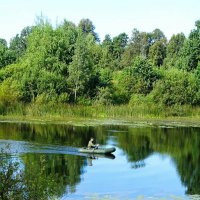 Рыбак на лодке (репортаж из поездок по области). :: Милешкин Владимир Алексеевич Рыбак на лодке (репортаж из поездок по области). :: Милешкин Владимир Алексеевич