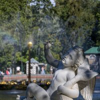 Амур на дельфине :: vladimir Б