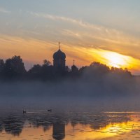 Восход у храма :: Сергей Цветков