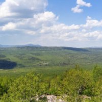На горе Крутой Ключ. Вид на хребет Большой Уральский и вершины Таганая (панорама). :: Алексей Трухин