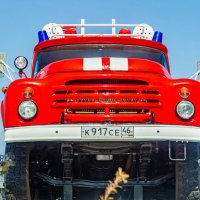 памятник пожарному ретро-автомобилю ЗИЛ-130. город Курск :: Руслан Васьков