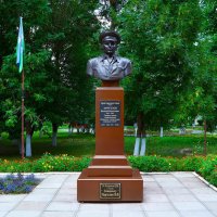 Алатырь. Памятник Василию Филипповичу Маргелову. :: Пётр Чернега Алатырь. Памятник Василию Филипповичу Маргелову. :: Пётр Чернега