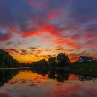 на набережной :: Виталий Емельянов