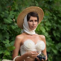 Роза среди виноградника :: Viktoria Anufrieva