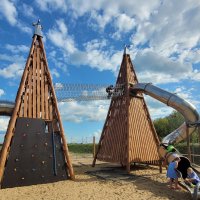 Новая детская площадка на Петровской набережной :: Татьяна Машошина Новая детская площадка на Петровской набережной :: Татьяна Машошина