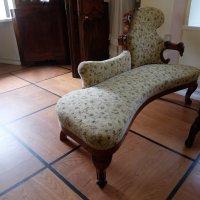 Козетка — изящная кушетка, которая сохранилась в усадьбе Лопасня-Зачатьевское и относится к XIX веку :: Люба 