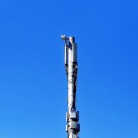 Вышка связи и небо :: Юрий Гайворонскiий Вышка связи и небо :: Юрий Гайворонскiий