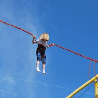 РОЖДЁННЫЙ ПОЛЗАТЬ, ЛЕТАТЬ ЖЕЛАЕТ :: Юрий Вовк