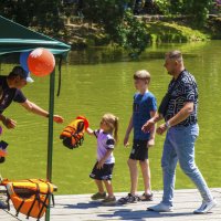 Люба сдаёт спасательный  жилет :: Валентин Семчишин