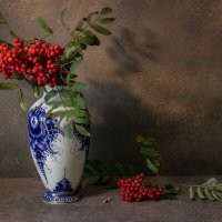 Ваза с рябиной :: Serge Riazanov