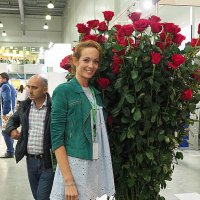 розы и девушка :: Олег Лукьянов