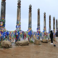 Столбы сэргэ на острове Ольхон :: Танзиля Завьялова