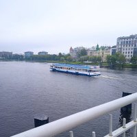 Речной кораблик у Елагин острова. :: Светлана Калмыкова Калмыкова