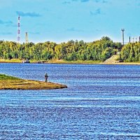 Август...Рыбак на речном мысу! :: Владимир 