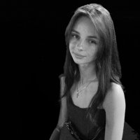 Соловьи/ Девушка возле фонтана :: Евгений 