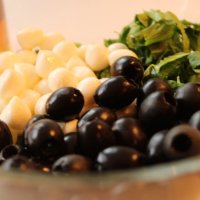 Натюрморт с маслинами и моцареллой :: Александр Чашин