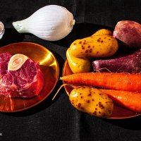 Натюрморт с мясом и овощами :: Александр Чашин