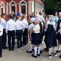 В ожидании молебна на начало учебного года. :: Татьяна Помогалова