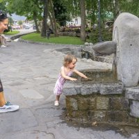 Да куда же ты полезла-то, там ведь вода холодная?! :: Эмиль 