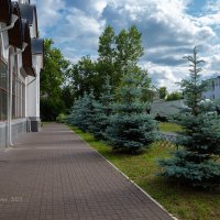 Около храма Серафима Саровского в Нижнем Новгороде :: Александр Синдерёв