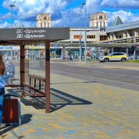 Водитель автобуса вышла на конечной остановке перекурить... :: Глeб ПЛATOB