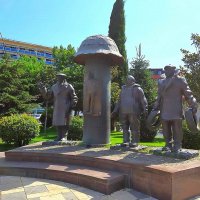 Грузия. Тбилиси. Памятник героям фильма «Мимино» :: Ольга Довженко