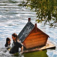 В столице ещё купаются ) :: Сергей Б.