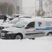 "Лада-Ларгус" в снегу :: Дмитрий Никитин