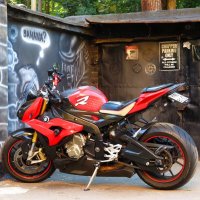 Возле гаража :: Андрей Снегерёв