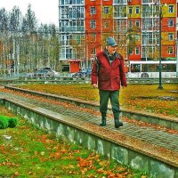 Осень...В сквере Победы вместе со сказочной фигурой! :: Владимир 