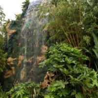 Восьмиметровый водопад на Манежной. :: Татьяна Помогалова