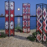 Праздничные столбы у воды (фестиваль садов и цветов) :: Татьяна Машошина Праздничные столбы у воды (фестиваль садов и цветов) :: Татьяна Машошина